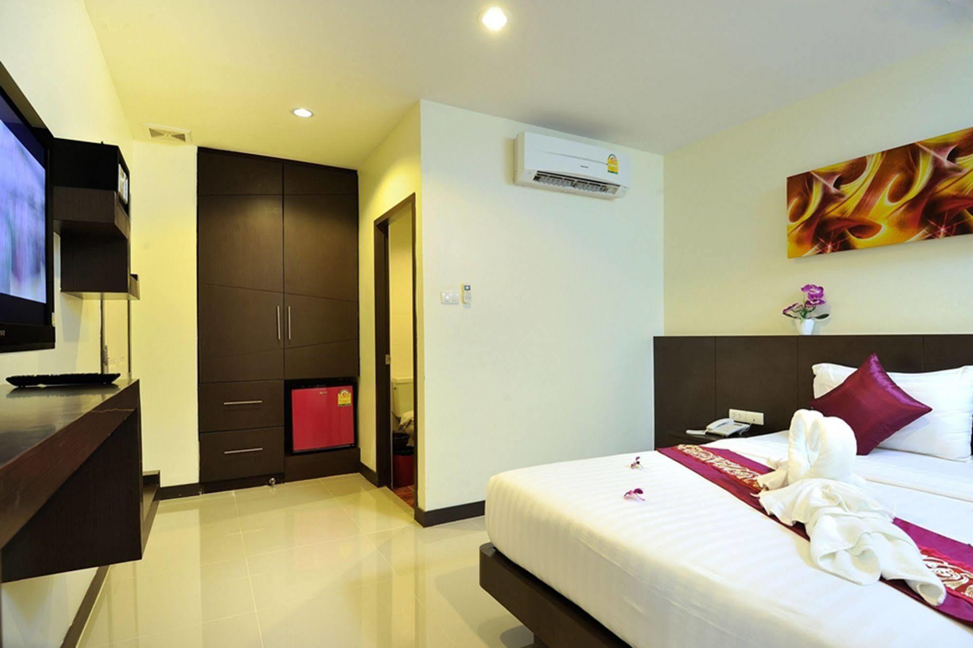 Pimrada Hotel Patong Exterior foto