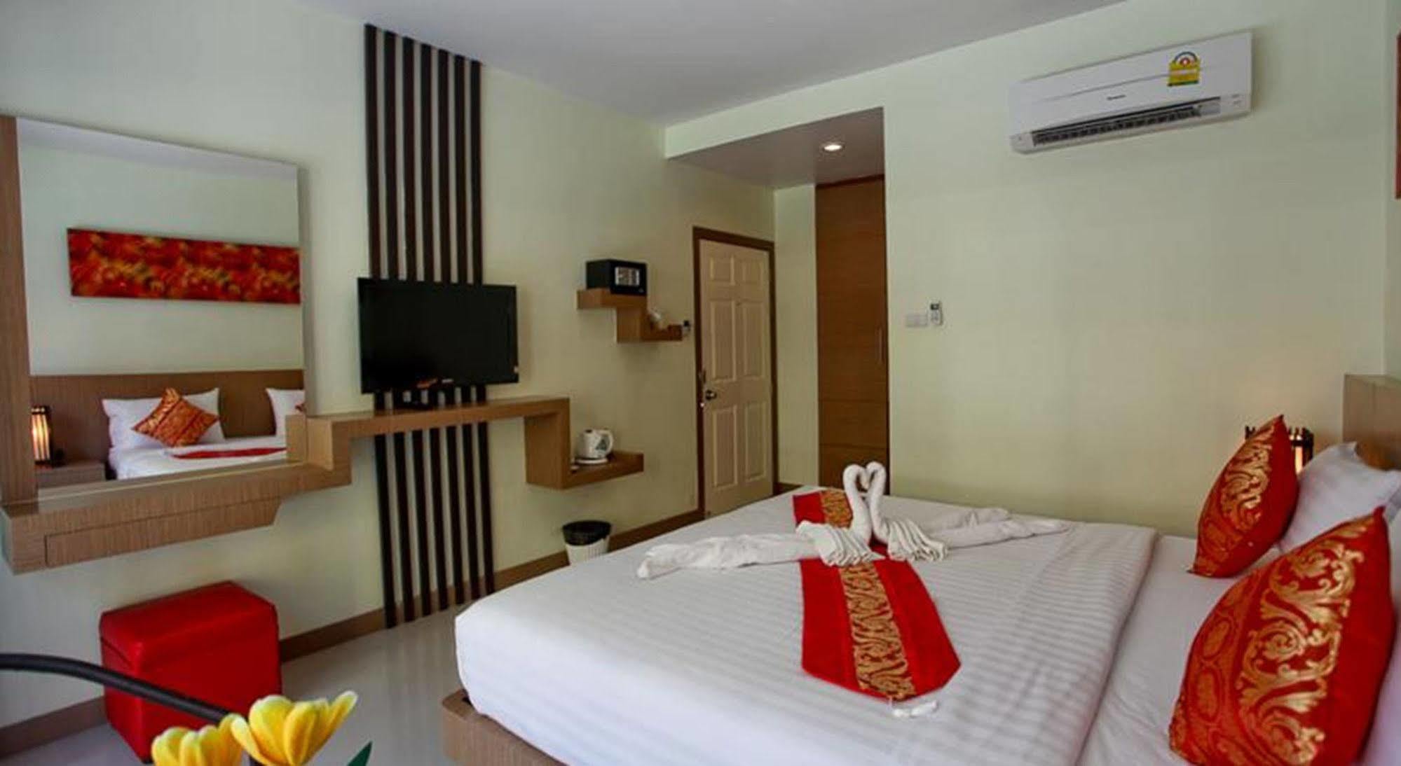 Pimrada Hotel Patong Exterior foto